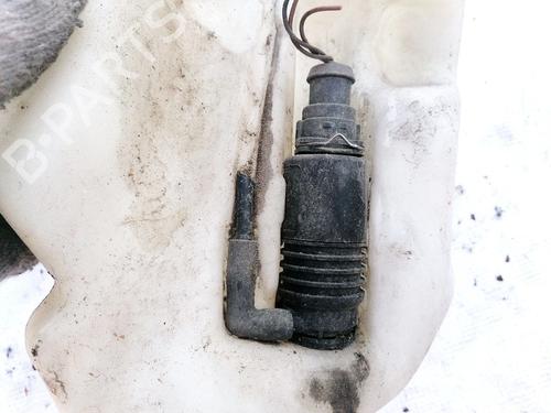 washer-pump-audi-a4-b5-8d2-1994-1995-1996-1997-1998-1999-2000-2001-35409844 main image