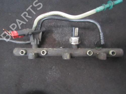 Used Injection rail Injection rail 35665771 35665771