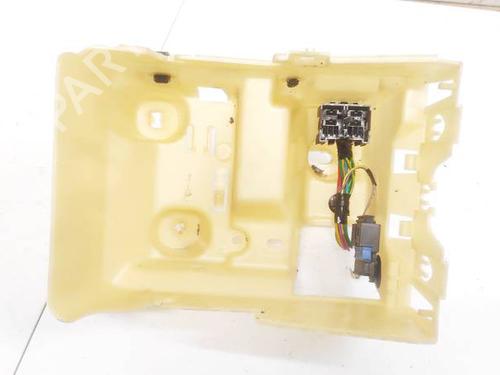 Used Fuse box Fuse box PEUGEOT 207 (WA_, WC_) 1.4 16V (95 hp) 32627811 32627811