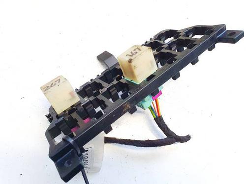 fuse-box-audi-a4-b5-8d2-1994-1995-1996-1997-1998-1999-2000-2001-32540021 main image