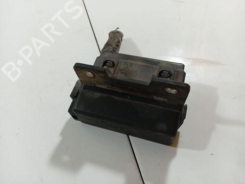 fuse-box-toyota-corolla-verso-_e12_-2001-2002-2003-2004-2005-2006-2007-32552766 main image