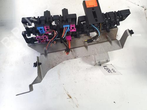 Fuse box VW TRANSPORTER T5 Van (7HA, 7HH, 7EA, 7EH) 1.9 TDI | BP32892461E1 - Image 3