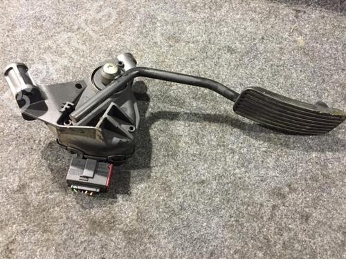 pedal-opel-vectra-c-z02-2002-2003-2004-2005-2006-2007-2008-2009-35655877 main image