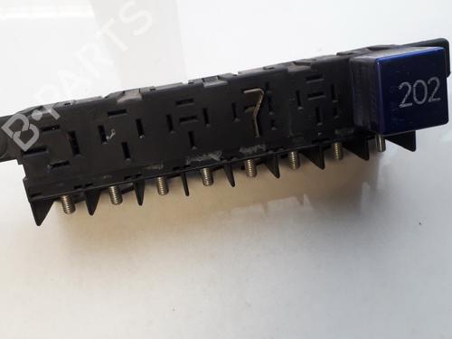 fuse-box-audi-a4-b5-8d2-1994-1995-1996-1997-1998-1999-2000-2001-33512768 main image