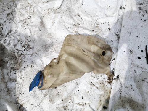 Used Windscreen washer tank Windscreen washer tank 37093988 37093988