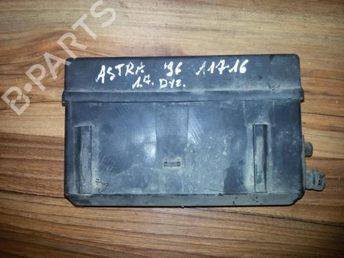 Used Fuse box Fuse box OPEL ASTRA F Hatchback (T92) 1.7 TD (F08, M08, F68, M68) (68 hp) 33493981 33493981