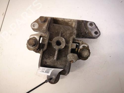 Used Engine mount Engine mount MERCEDES-BENZ E-CLASS T-Model (S211) E 200 T Kompressor (211.242) (163 hp) 35829726 35829726