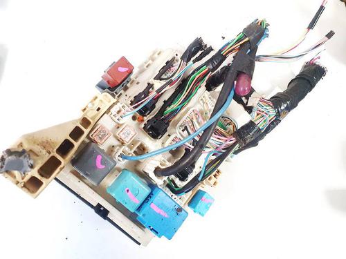fuse-box-toyota-yaris-_p9_-2005-2006-2007-2008-2009-2010-2011-2012-2013-2014-32924550 main image