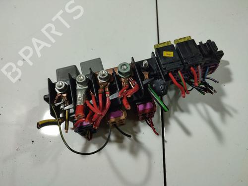 fuse-box-vw-passat-b5-variant-3b5-1997-1998-1999-2000-2001-32556354 main image