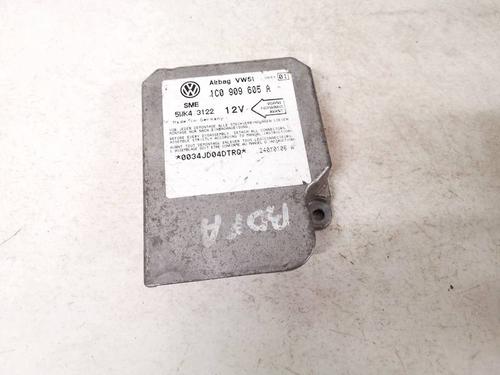 ecu-airbags-audi-a4-b5-8d2-1994-1995-1996-1997-1998-1999-2000-2001-32928427 main image