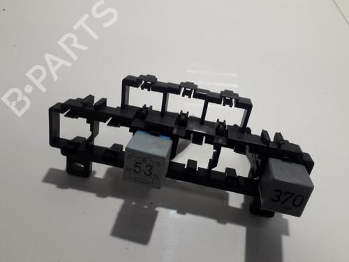 fuse-box-audi-a4-b6-8e2-2000-2001-2002-2003-2004-2005-33505919 main image