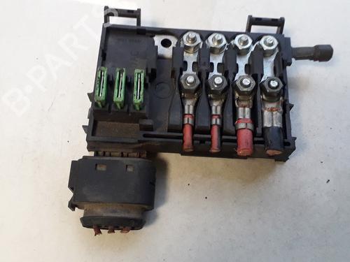 Used Fuse box Fuse box VW BORA I (1J2) 1.9 TDI (101 hp) 33513689 33513689