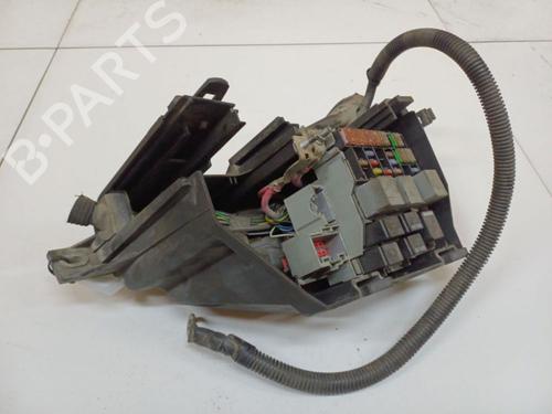 Used Fuse box Fuse box 38323072 38323072