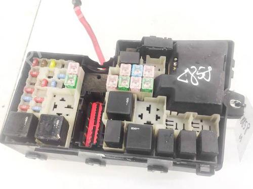 Used Fuse box Fuse box VOLVO S40 II (544) 2.0 D (136 hp) 32933292 32933292