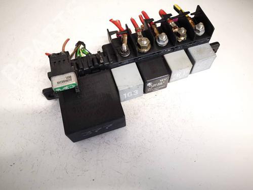 Used Fuse box Fuse box 32548222 32548222