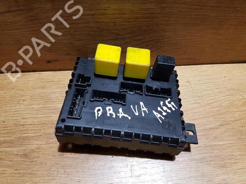 Used Fuse box Fuse box FIAT BRAVA (182_) 1.9 TD 100 S (182.BF) (100 hp) 33481825 33481825