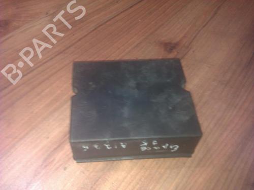 Used Fuse box Fuse box RENAULT ESPACE II (J/S63_) 2.1 TD (J633, J634, J/S635, J/S63D) (88 hp) 33517738 33517738