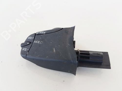 Used Steering wheel controls Steering wheel controls 35631562 35631562