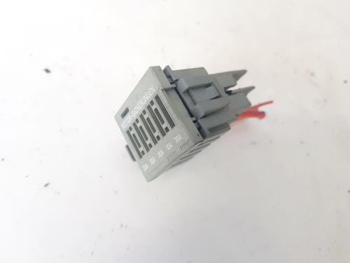 fuse-box-bmw-1-convertible-e88-2007-2008-2009-2010-2011-2012-2013-33094167 main image