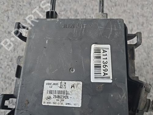 Used Fuse box Fuse box 35971997 35971997