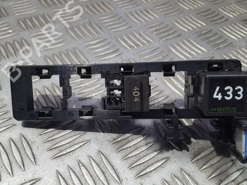 Used Fuse box Fuse box VW PASSAT B6 (3C2) 2.0 TDI (140 hp) 33502169 33502169