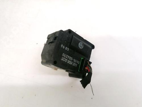 Used Electronic module Electronic module VW PHAETON (3D1, 3D2, 3D3, 3D4, 3D6, 3D7, 3D8, 3D9) 3.2 V6 (241 hp) 32902144 32902144