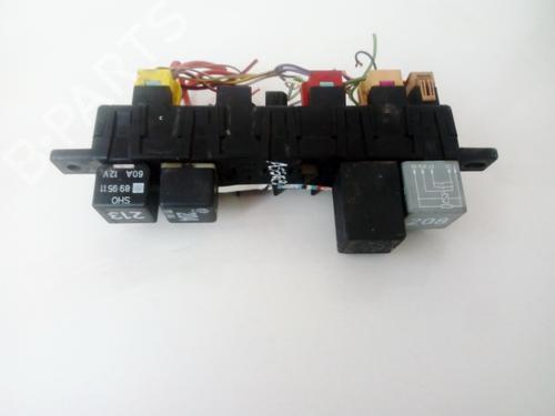 Used Fuse box Fuse box AUDI A4 B5 (8D2) 1.6 (100 hp) 33527352 33527352