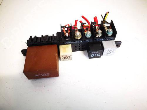 Used Fuse box Fuse box 32583110 32583110