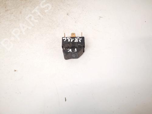 switch-audi-a4-b5-8d2-1994-1995-1996-1997-1998-1999-2000-2001-32915028 main image