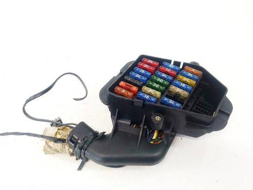 Used Fuse box Fuse box 32589476 32589476