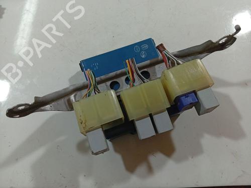 Used Fuse box Fuse box 32544302 32544302