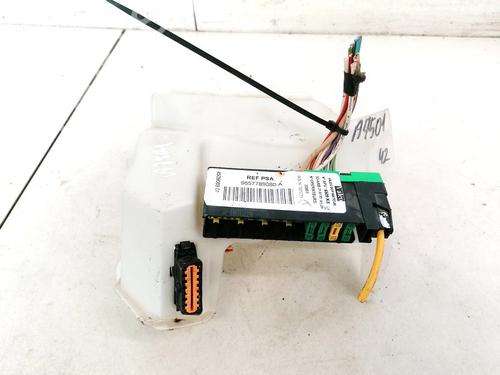 Used Fuse box Fuse box CITROËN C5 II (RC_) 2.0 HDi (RCRHRH) (136 hp) 32888882 32888882