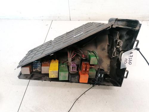 Used Fuse box Fuse box OPEL OMEGA B (V94) 2.0 DTI 16V (F69, M69, P69) (101 hp) 32884690 32884690