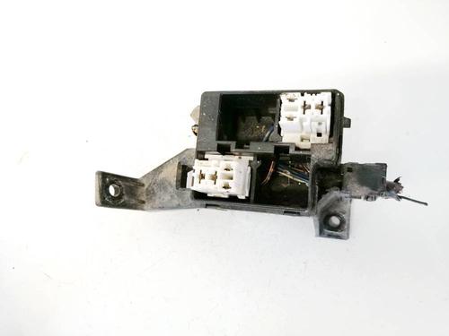 Used Fuse box Fuse box 32952078 32952078