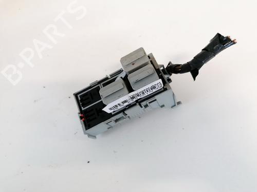 Used Fuse box Fuse box 32881349 32881349