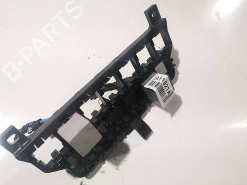 Used Fuse box VW BORA I (1J2) 1.9 TDI (90 hp) 32541253