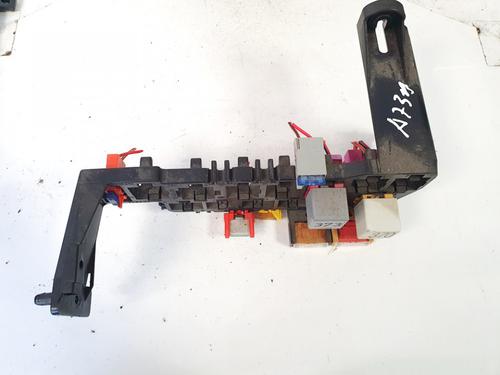 Used Fuse box Fuse box VW PASSAT B5.5 (3B3) 1.8 T 20V (150 hp) 32889210 32889210