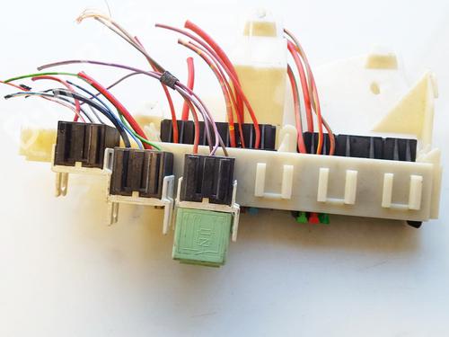 Used Fuse box Fuse box BMW 5 (E39) 520 i (150 hp) 33520186 33520186