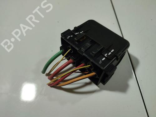 Used Fuse box Fuse box 32551834 32551834