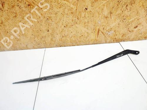 Used Front windshield wiper arm Front windshield wiper arm TOYOTA YARIS (_P1_) 1.4 D-4D (NLP10_, NLP10R) (75 hp) 32577722 32577722