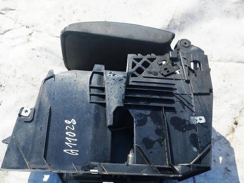 Used Armrest / Center console Armrest / Center console VW GOLF V (1K1) 1.9 TDI (90 hp) 34776928 34776928