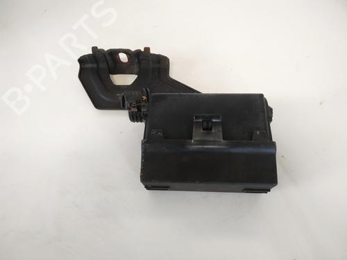 Used Fuse box Fuse box OPEL MERIVA A MPV (X03) 1.7 CDTI (E75) (100 hp) 32883045 32883045