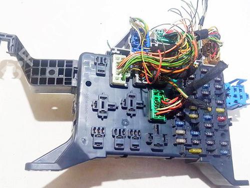 Used Fuse box Fuse box FORD MONDEO III (B5Y) 2.0 16V TDDi / TDCi (115 hp) 33527694 33527694