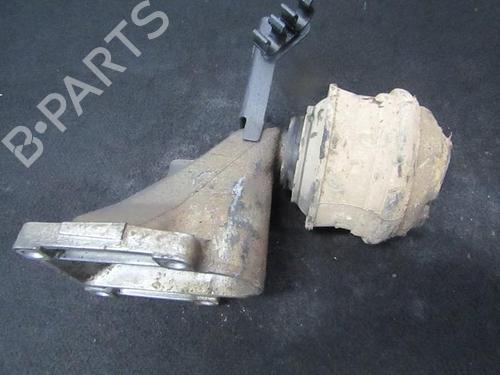 Used Engine mount Engine mount MERCEDES-BENZ C-CLASS (W202) C 220 CDI (202.133) (125 hp) 33490327 33490327