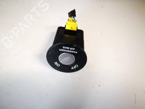 switch-kia-carens-iii-mpv-un-2006-2007-2008-2009-2010-2011-2012-2013-32561211 main image