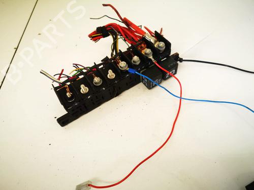 fuse-box-audi-a4-b5-8d2-1994-1995-1996-1997-1998-1999-2000-2001-32885930 main image