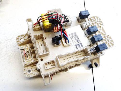 Sikringsdåse TOYOTA RAV 4 II (_A2_) 2.0 (ACA26) (150 hp) 32625616