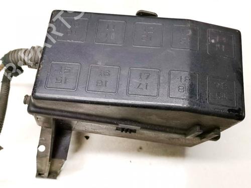 Used Fuse box Fuse box 33105910 33105910