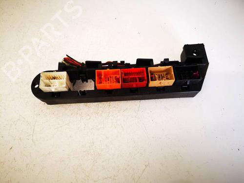 Used Fuse box Fuse box VW PASSAT B5.5 (3B3) 1.9 TDI (130 hp) 36174081 36174081