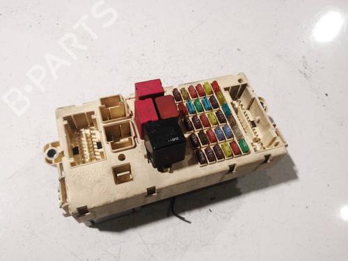 Used Fuse box Fuse box 39158798 39158798